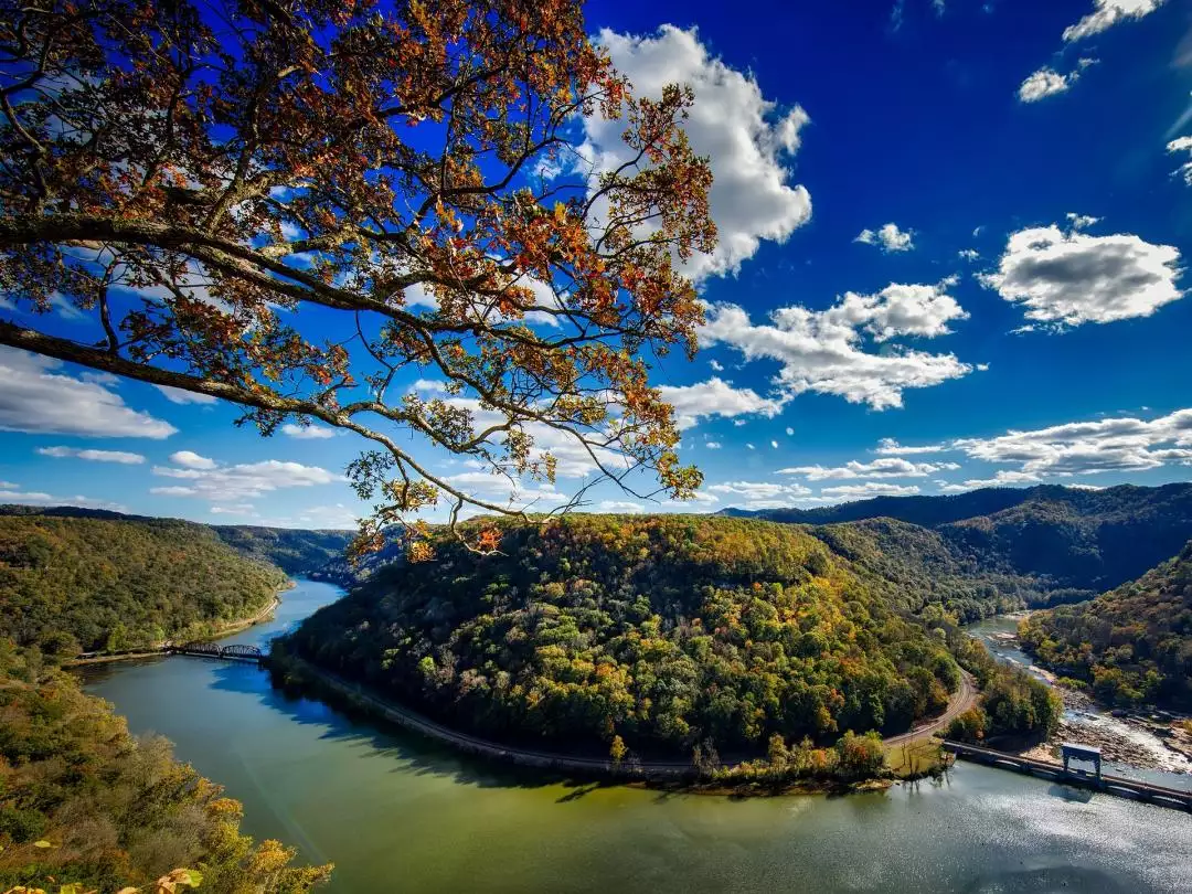 West Virginia Countryside image by David Mark from Pixabay